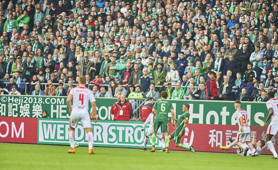  汉诺威96中场掌控全局主导比赛节奏